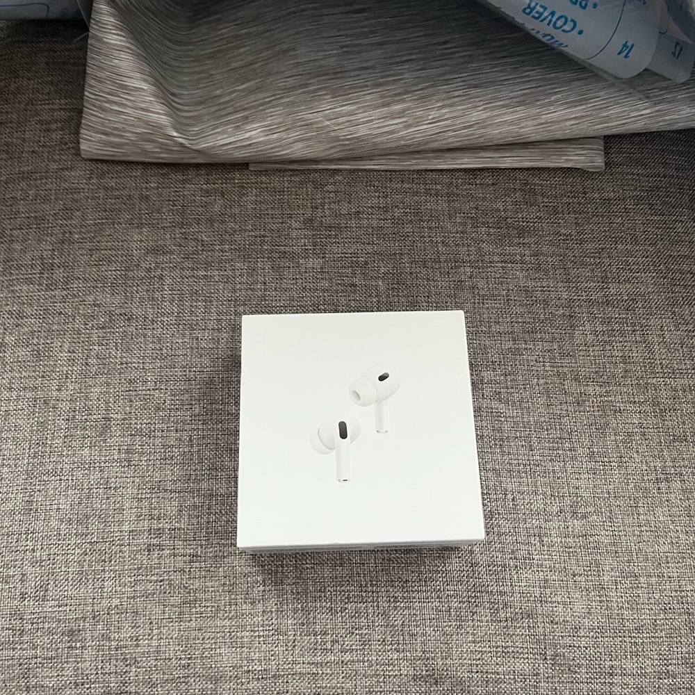 Apple AirPods Pro in White Packaging - Picture 3 of 4